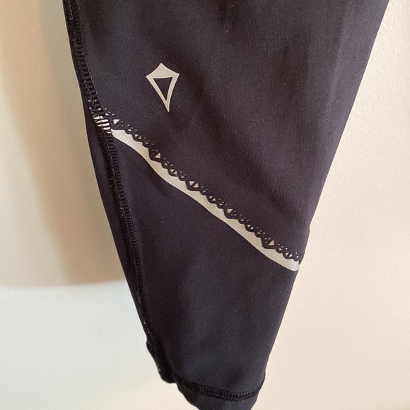 Ivivva Lululemon Hyper Track Crop leggings reflective Black size 12 - Picture 6 of 11